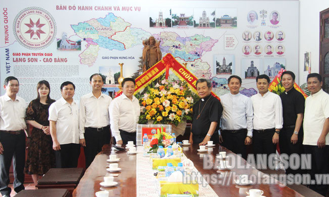 Đoàn công tác của tỉnh thăm, chúc mừng Tòa Giám mục Giáo phận Lạng Sơn - Cao Bằng