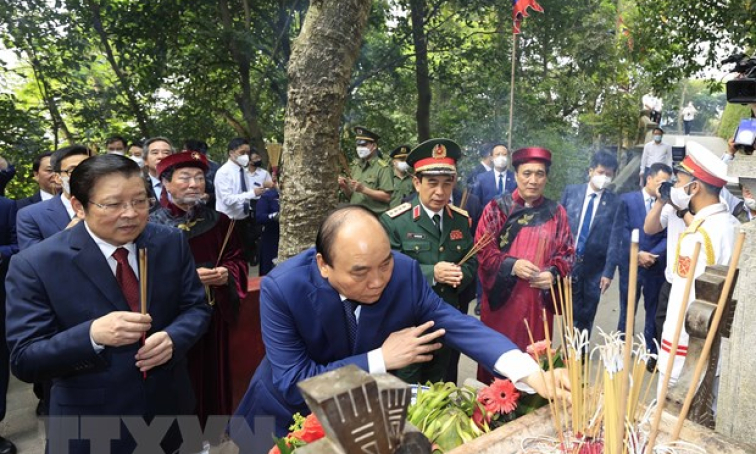 Chủ tịch nước Nguyễn Xuân Phúc dâng hương Giỗ Tổ Hùng Vương năm 2022