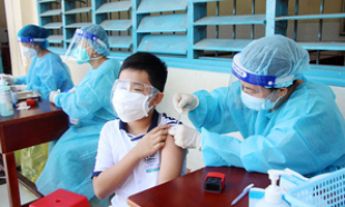 Chiến dịch tiêm vaccine thần tốc: Kết quả sau 1 năm