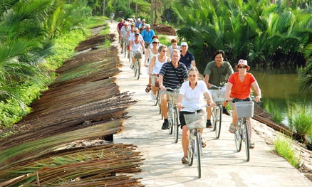 Mở cửa hoàn toàn du lịch, Việt Nam 'hút' khách quốc tế