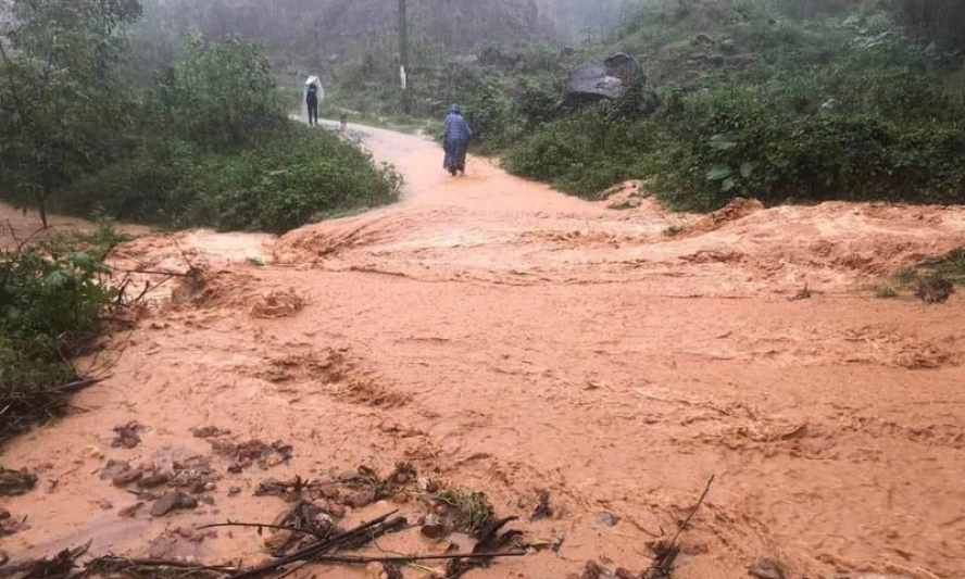 Vùng núi và trung du Bắc Bộ mưa lớn, đề phòng lốc sét, lũ quét, sạt lở đất