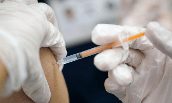 Bộ Y tế “thúc” tiêm vaccine phòng COVID-19 mũi 3, mũi 4 và tiêm cho trẻ