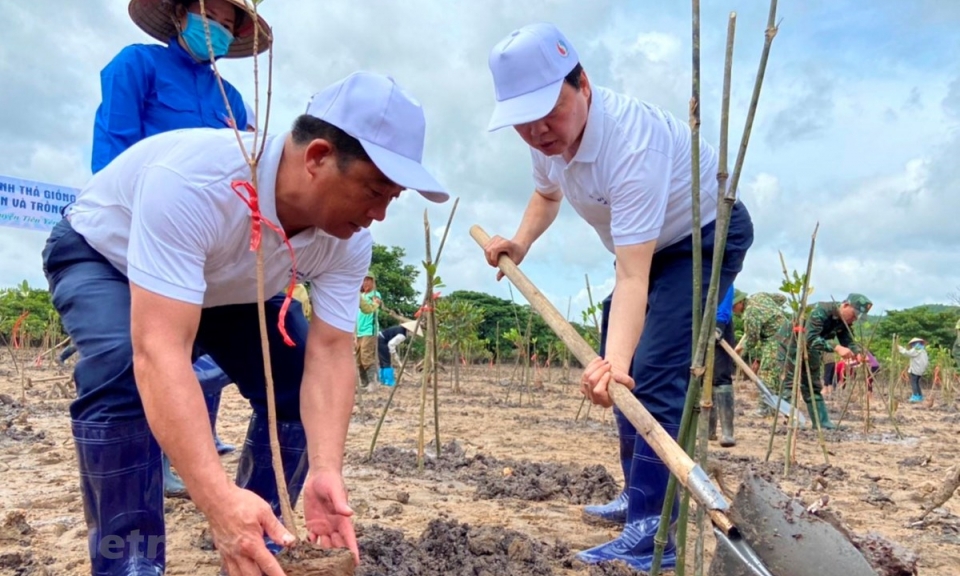 Bảo vệ ngôi nhà tự nhiên: Cần thiết lập lối sống xanh, phát triển sạch