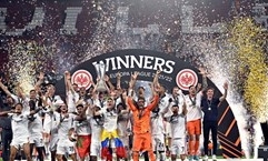 Eintracht Frankfurt vô địch Europa League sau loạt luân lưu may rủi