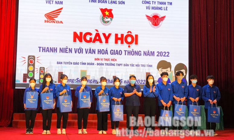 Hơn 500 thanh niên tham gia Ngày hội Thanh niên với văn hóa giao thông