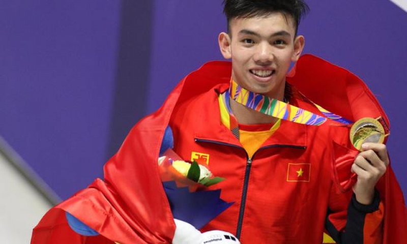 'Kình ngư' Huy Hoàng bất ngờ được chọn cầm cờ tại Lễ khai mạc SEA Games 31