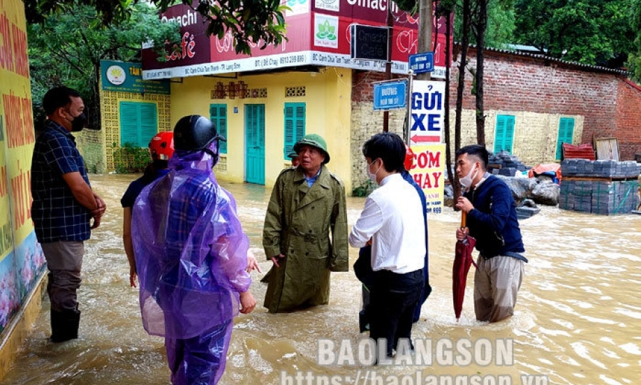 Lãnh đạo UBND thành phố kiểm tra một số điểm úng, ngập trên địa bàn