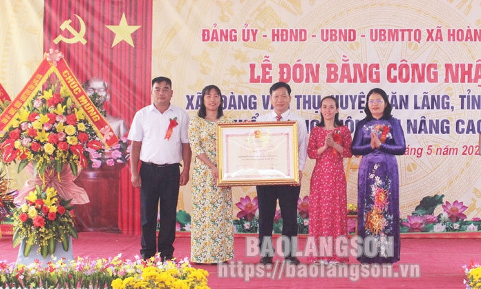 Xã Hoàng Văn Thụ đón bằng công nhận xã đạt chuẩn nông thôn mới nâng cao