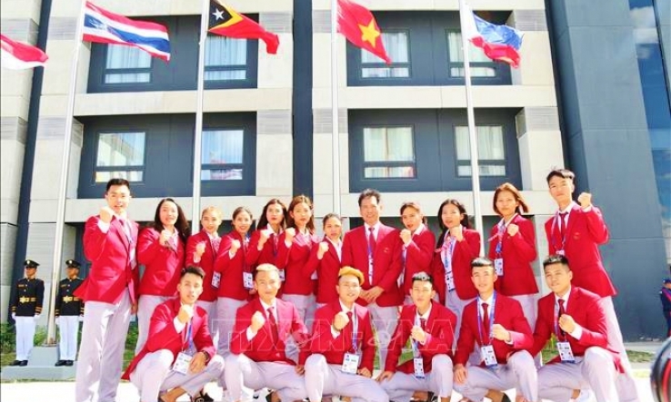 Thượng cờ các đoàn thể thao dự SEA Games 31 vào sáng 11/5