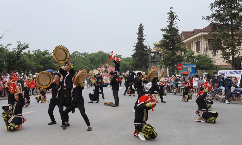 Du lịch Sa Pa lập kỷ lục với 'Vó ngựa trên mây' và Caraval đường phố đậm đà bản sắc