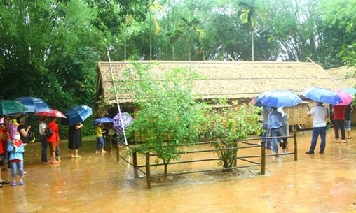 Nghệ An: Hàng vạn người dân về thăm quê Bác trong dịp nghỉ lễ