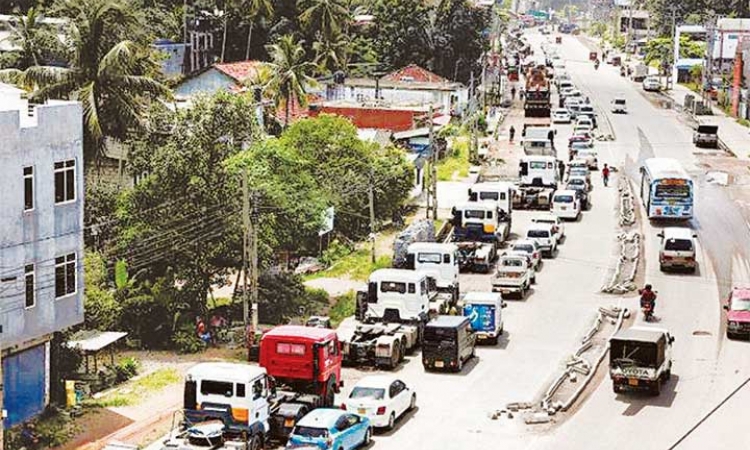 Sri Lanka đóng cửa trường học, kêu gọi làm việc tại nhà