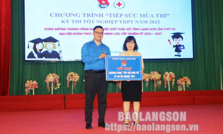 93 thí sinh có hoàn cảnh khó khăn được “tiếp sức” trước kỳ thi tốt nghiệp THPT