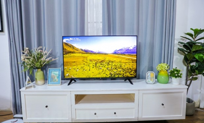 Cận cảnh smart TV 4K của Xiaomi được sản xuất trực tiếp tại Việt Nam