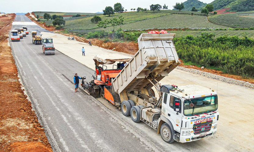 Thời tiết, “bão giá” cản trở thi công cao tốc bắc-nam