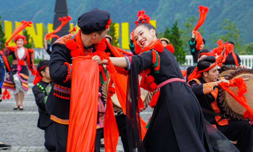 Lên Fansipan “chứng kiến” chuyện tình Tây Bắc giữa chàng Đỗ và nàng Quyên