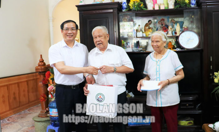 Thăm, tặng quà cựu chiến binh chống Pháp cư trú trên địa bàn thành phố Lạng Sơn