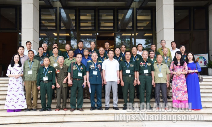 Đoàn đại biểu Người có công tỉnh Lạng Sơn tham quan một số di tích lịch sử tại Thủ đô Hà Nội