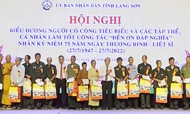 nghị biểu dương người có công tiêu biểu và các tập thể, cá nhân làm tốt phong trào “Đền ơn đáp nghĩa” năm