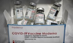 Mỹ đạt thỏa thuận mua vaccine đặc hiệu chống Omicron của Moderna