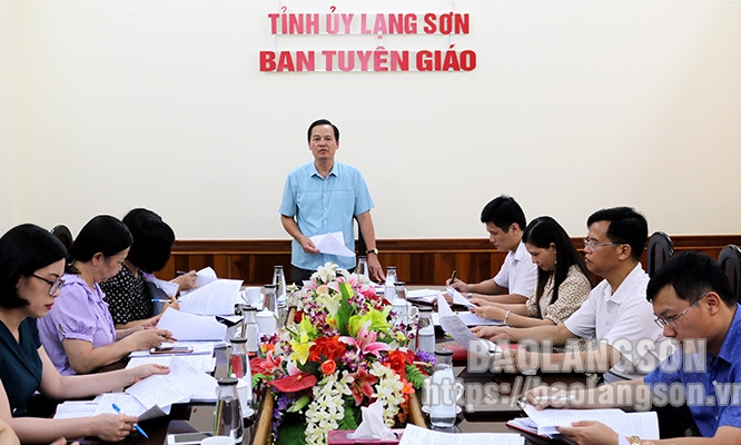 Họp thống nhất kết quả thẩm định cuộc thi viết chính luận