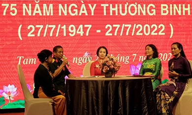 Thanh: Tọa đàm kỷ niệm 75 năm ngày thương binh - liệt sĩ và tặng quà gia đình chính sách, người có công