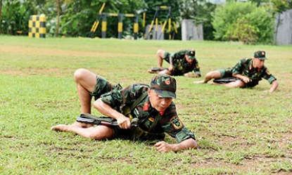 Lính trinh sát “vượt nắng, thắng mưa, say sưa luyện tập”