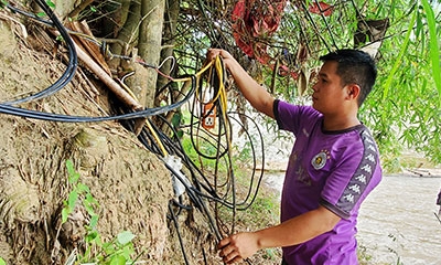 Xuân Lũng: Nguy cơ mất an toàn từ việc người dân tự kéo điện bơm nước tưới