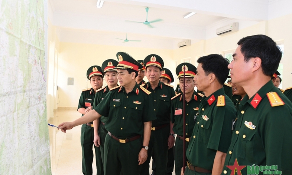 Giang thăm, động viên các lực lượng tham gia thi Chỉ huy trưởng, Chính ủy các tỉnh, thành phố trực thuộc