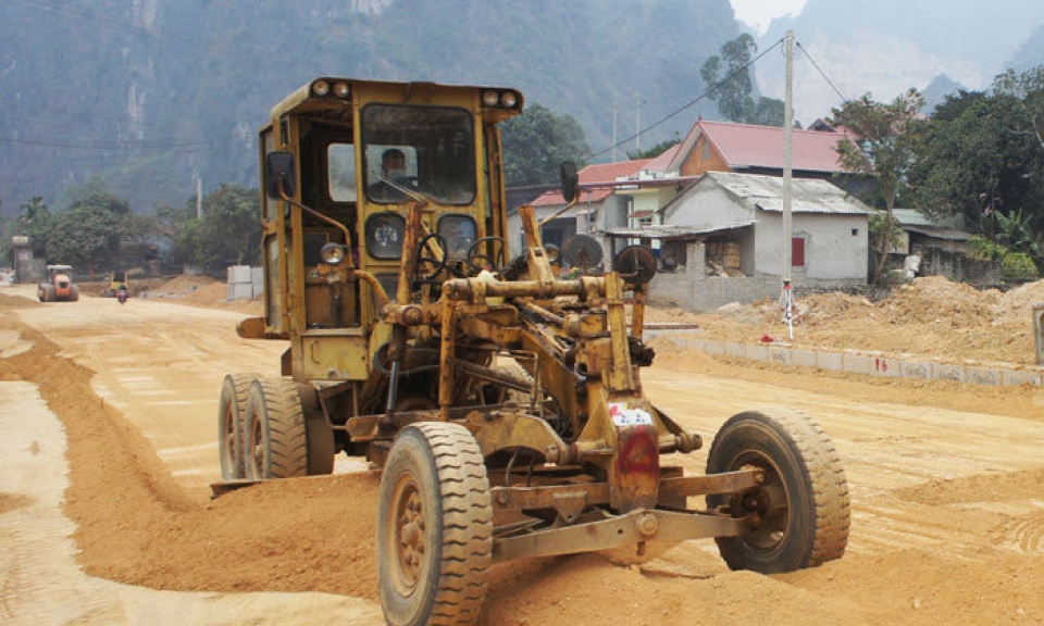 Đẩy nhanh thi công các công trình hạ tầng giao thông