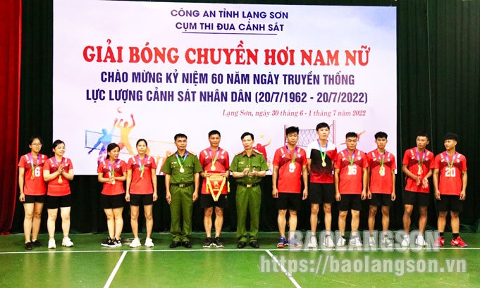 150 vận động viên tham gia giải bóng chuyền hơi Cụm thi đua Cảnh sát