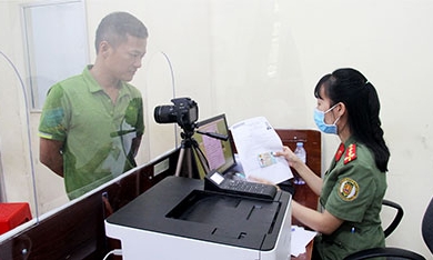 Phòng Quản lý xuất nhập cảnh, Công an tỉnh: Hưởng ứng thi đua 90 ngày đêm cấp hộ chiếu phổ thông theo