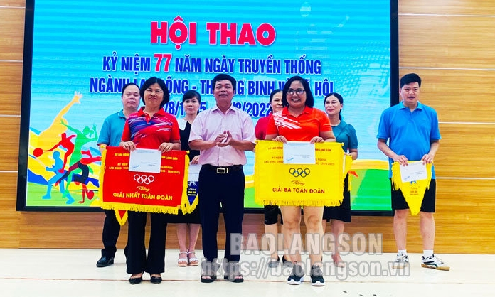 vận động viên tham gia hội thao chào mừng 77 năm ngày truyền thống ngành lao động – thương binh và xã