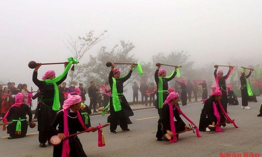 Bắn pháo hoa dịp Festival “Hương sắc Lào Cai - Tinh hoa Tây Bắc”