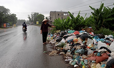 Minh Sơn: Cần xử lý dứt điểm bãi rác tự phát ven quốc lộ 1A