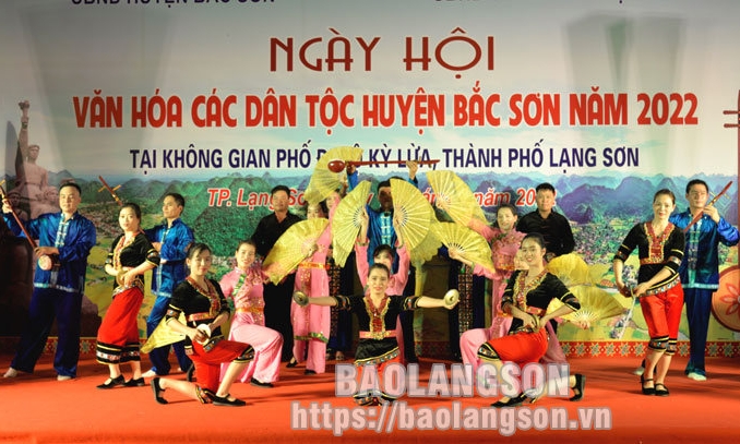 Đặc sắc “Ngày hội văn hoá các dân tộc huyện Bắc Sơn” tại Phố đi bộ Kỳ Lừa