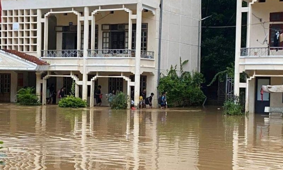 Hàng trăm học sinh ở Sơn La nghỉ học do mưa lớn gây ngập trường học