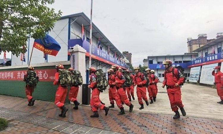 Thương vong do động đất tăng cao, Trung Quốc đẩy mạnh tìm kiếm cứu hộ