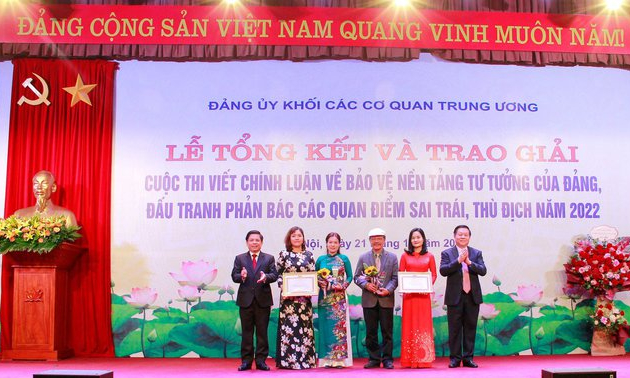 Trao giải cho 32 tác phẩm chính luận về bảo vệ nền tảng tư tưởng của Đảng