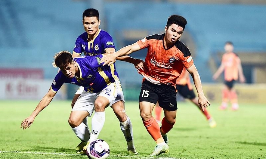 Hà Nội FC đoạt lại ngôi đầu