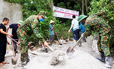 Công trình dân sinh thắm tình đồn – xã