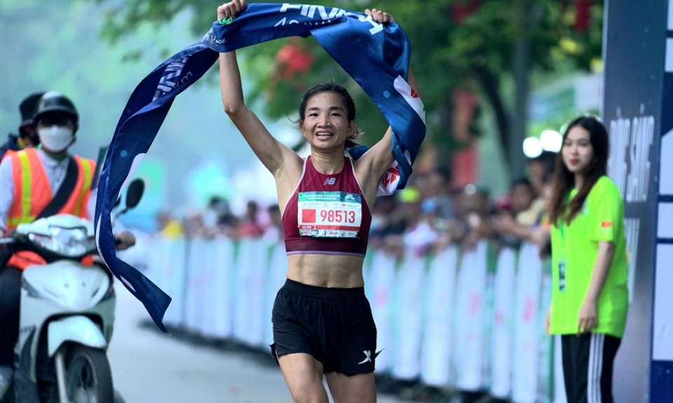 Nguyễn Thị Oanh phá kỷ lục tại VPBank Hanoi Marathon 2022