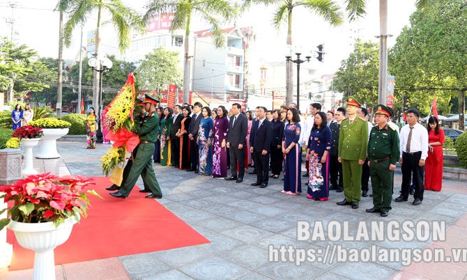 Đoàn đại biểu thành phố Lạng Sơn: Dâng hương kỷ niệm 20 năm ngày thành lập thành phố