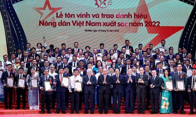 Chủ tịch nước dự Lễ tôn vinh và trao danh hiệu Nông dân Việt Nam xuất sắc năm 2022