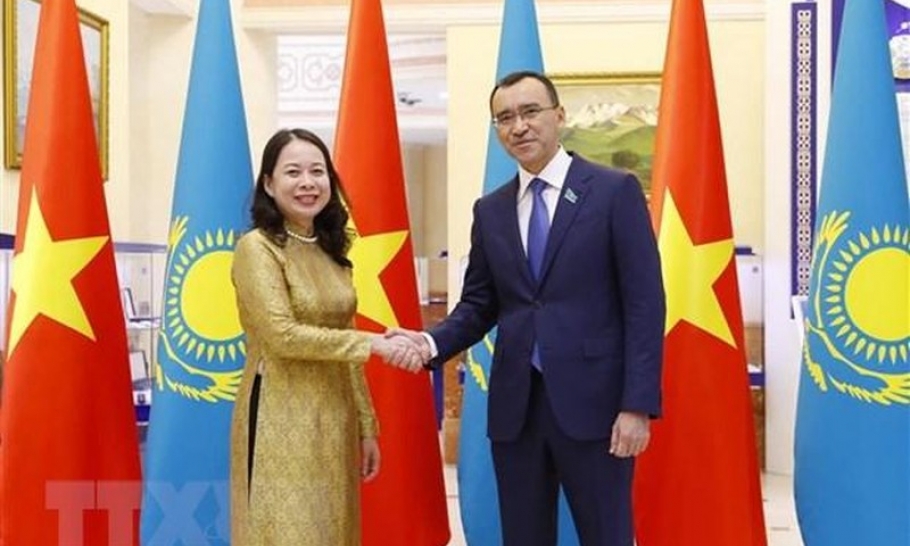 Phó Chủ tịch nước hội kiến Chủ tịch Thượng viện Kazakhstan