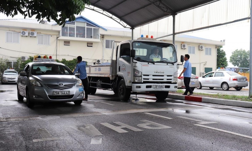 Quản chặt đào tạo lái xe, nghiêm cấm học viên tự lái xe ra đường