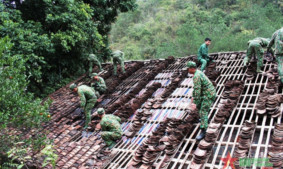 Đến với dân bằng cả tấm lòng