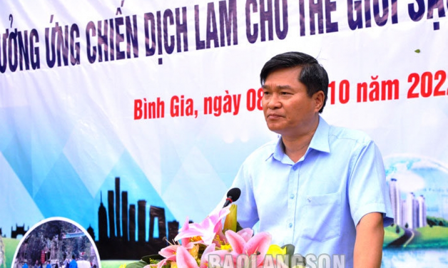 Hơn 100 người tham gia hưởng ứng chiến dịch làm cho thế giới sạch hơn