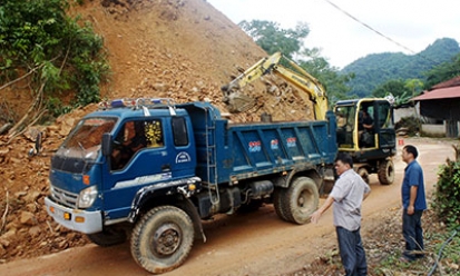 Bình Gia tích cực khắc phục sạt lở đất trên các tuyến đường giao thông