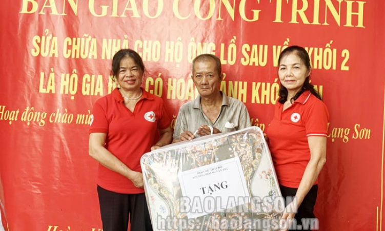 Bàn giao công trình sửa nhà cho hộ có hoàn cảnh khó khăn tại thành phố Lạng Sơn